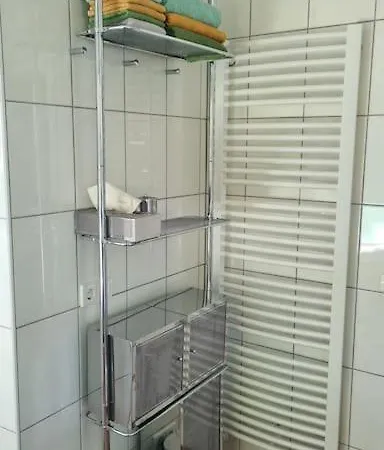 Modernes Mit 3 Zimmern Apartment